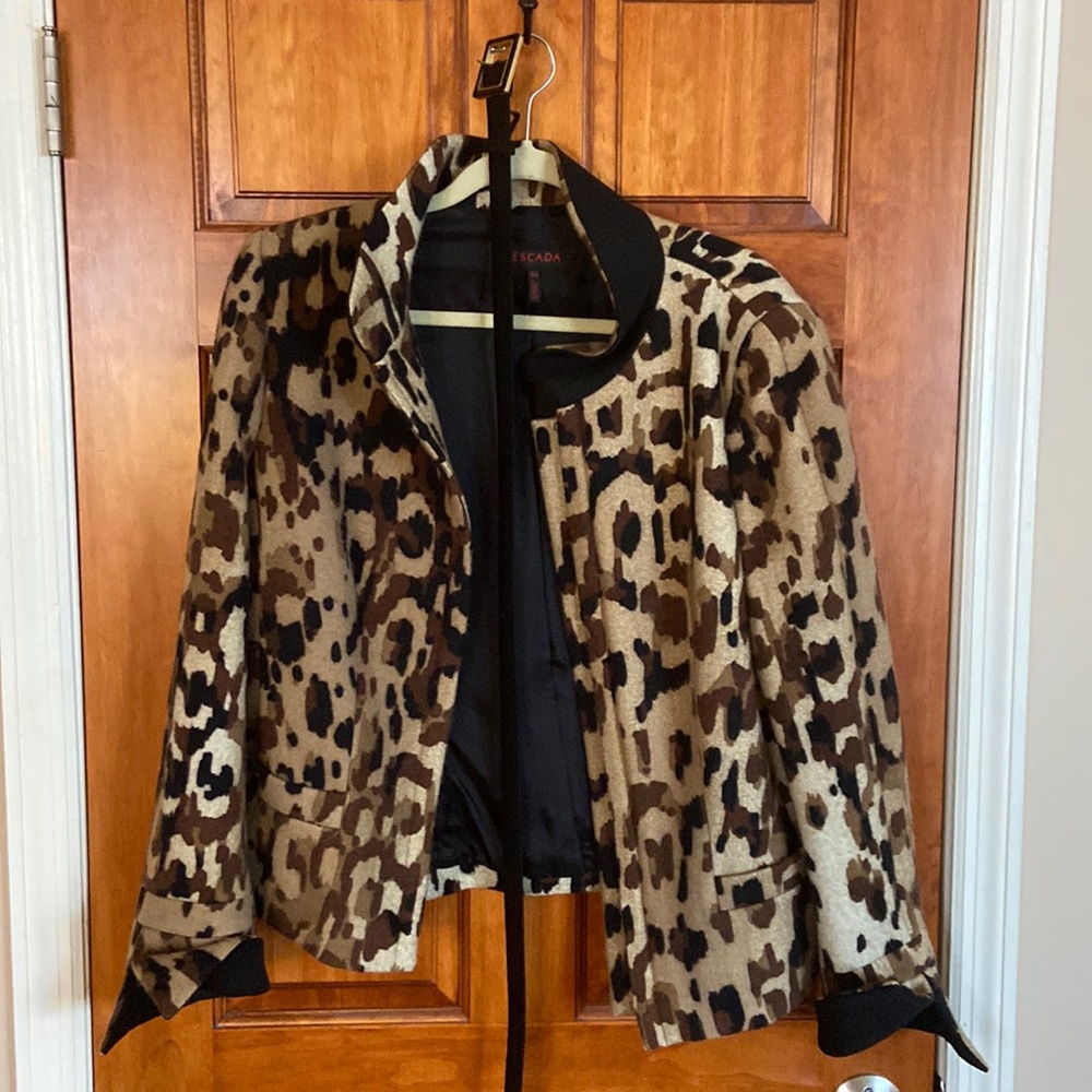 Gorgeous thick Escada Jacket Size 44.Never worn